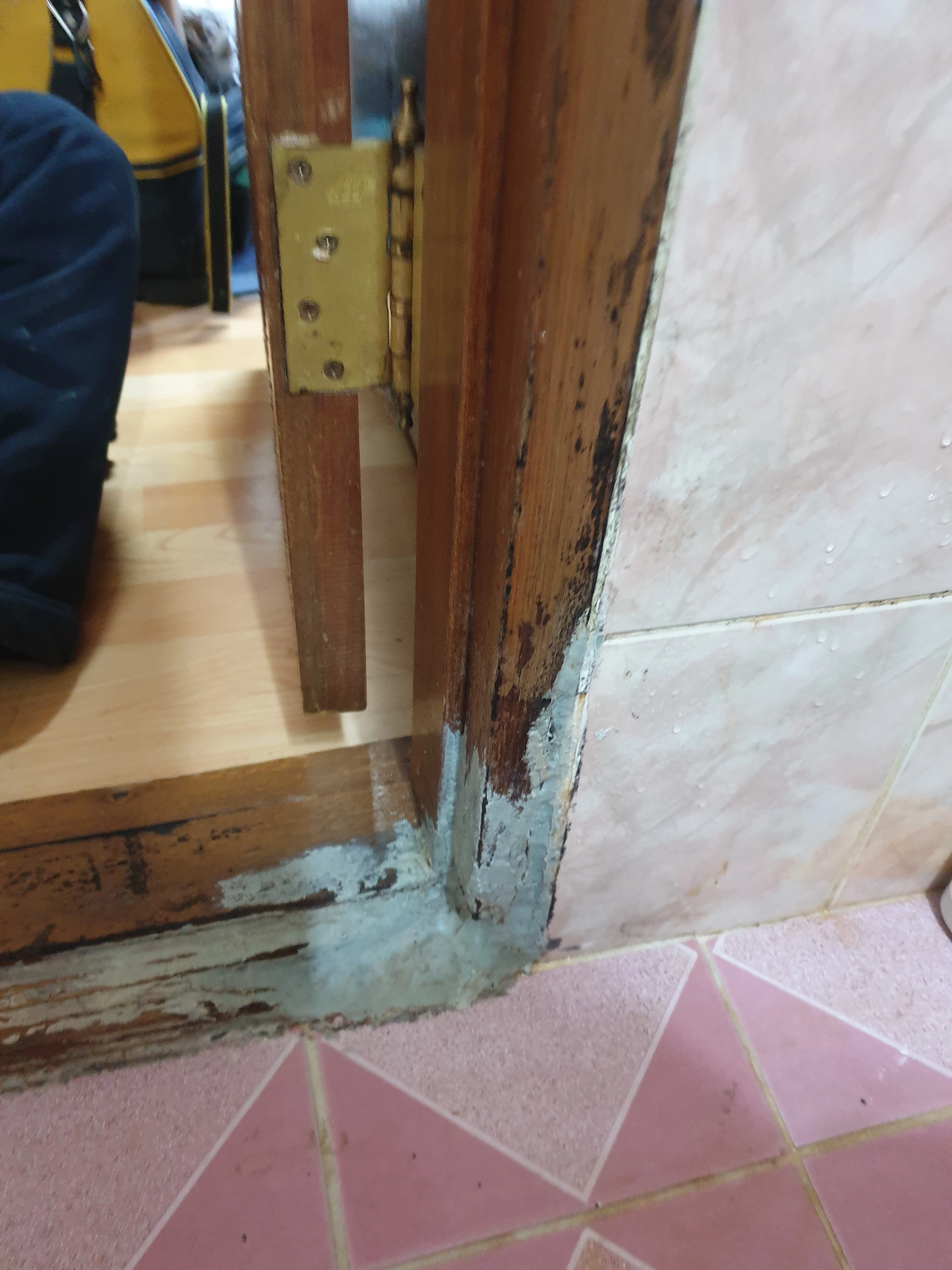 수원 권선 현관 문턱수리 시공 전